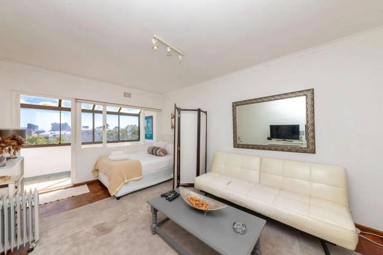 Bright And Homey 1 Bedroom In Gardens Cape Town 0*,  South Africa