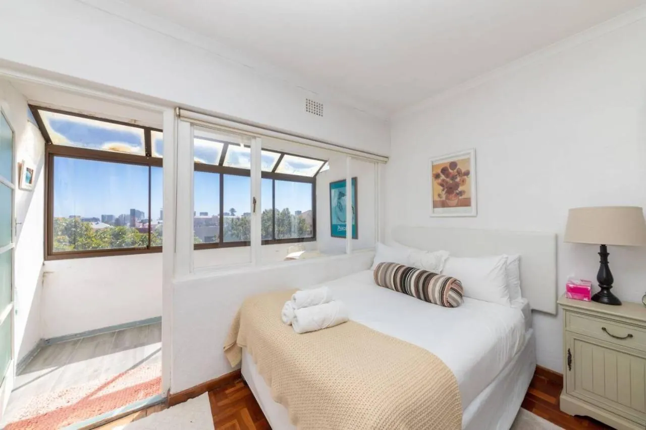 Bright And Homey 1 Bedroom In Gardens Cape Town